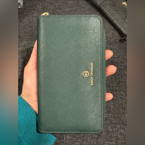 Michael Kors Handbags - Michael Kors Malachite Jet Set Continental Saffiano Leather iPhone Wallet